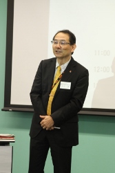 140915マザック2 説明する北山常務執行役員営業本部長