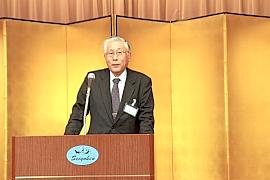 140211金型1 あいさつする加藤東部支部長
