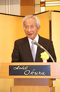 140127日機連1 あいさつする岡村会長