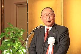 140211機器工業会 あいさつする寺町会長