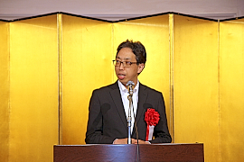 140619top2 あいさつする須藤経産省産機課長