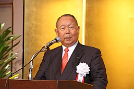 あいさつする寺町会長