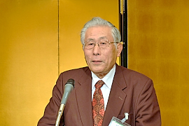 150216金型東部支部 あいさつする加藤支部長