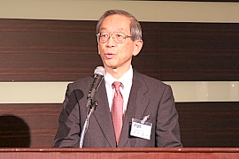 150322top2 業績見通し報告をする田中 日立ツール社長