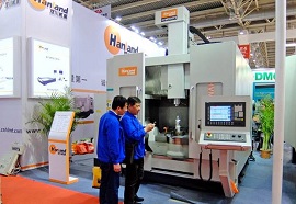 150530top10 Hanchuan CNC Machine Tool HVC500F5 デザイン(外観と加工室内)はどこかで見たような気がする(ドイツの某メーカー?)