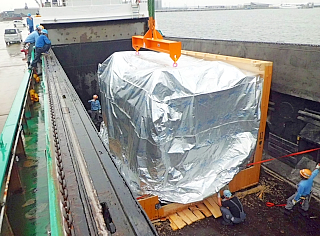 151123DMG森2 港での荷下ろし