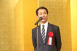 あいさつする佐脇経産省産業機械課長