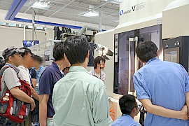 160715osg2 マキノの最新鋭マシン「V56i」が特別にやってきた。