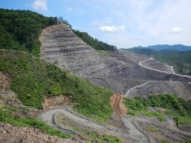 160801日立建機ドローン1 砂子炭鉱三笠露天坑の現場