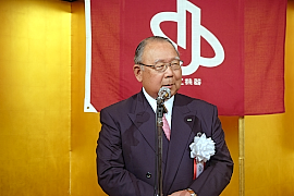 170613機器工業会1 あいさつする寺町会長