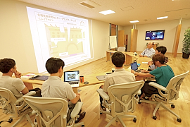 170814先端技術センター2 研究生の様子