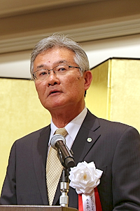 180118建設機械工業会 平野会長 あいさつする平野会長