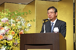 180611建機1 あいさつする大橋新会長