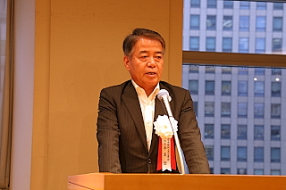 180627機械工具3 あいさつする牛島会長