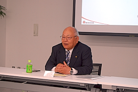 180731アマダ北陸2 会見中の岡本会長兼CEO