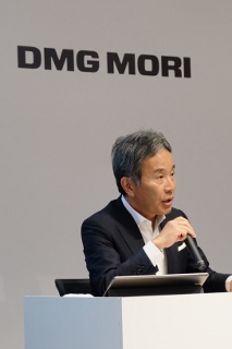 180818DMG森精機 説明をする森社長