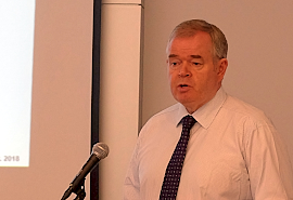 181028IFR2 市場の産業用ロボットについて説明をするIFR副会長 Steven Wyatt(ABB)