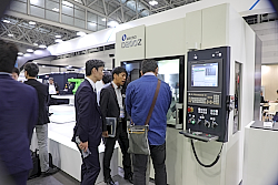 3軸機と同等以上の力を発揮する「D200Z」