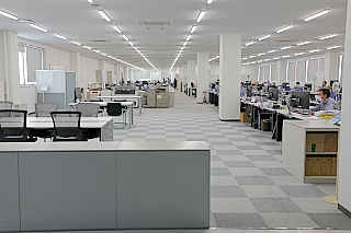 190402牧野精機3 開放的で広々とした社内