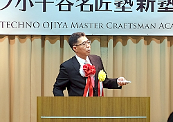 190507小千谷3 説明する酒巻塾長