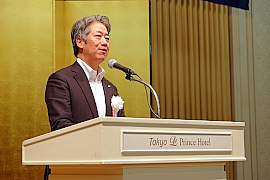 190605ロボット1 あいさつをする橋本会長