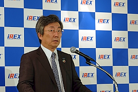 191126ロボット あいさつをする小笠原 2019国際ロボット展運営委員長・安川電機社長