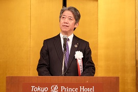 200211ロボット1 あいさつをする橋本会長