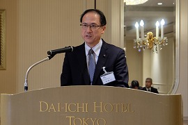 あいさつをする菊池社長