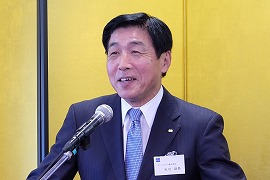 あいさつをする石川社長