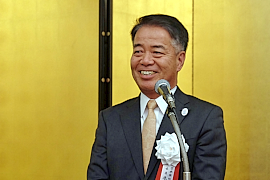 181028機械工具z あいさつをする牛島会長