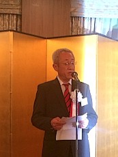 150515輸入協会1 あいさつする中川貴夫新会長