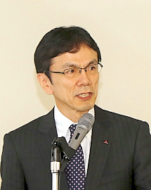 160322三菱マテリアル2 説明する長田開発本部長