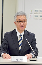 170530マザック1 説明する山崎社長