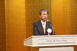 150129フルパ2 あいさつする高田経済産業省大臣官房審議官