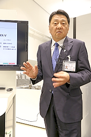 161019dmgmori1 説明をする高山専務