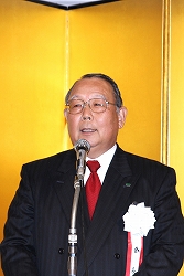 120525機器1 あいさつする寺町会長