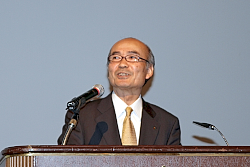 130127NaITOa あいさつする南雲社長