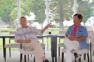 140815top2 写真左:大沢輝秀オーエスジー会長 右:三澤憲司氏
