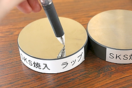 160606top5 鏡に映ったようなボールペン。どんなにこの材料に傷をつけようとも材料が硬すぎて傷が付かない! ラップ技術に職人魂がつまっている。