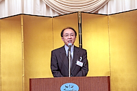 130226金型東部3 あいさつする牧野会長
