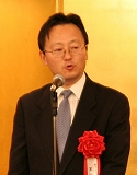 あいさつする黒田篤郎大臣官房審議官