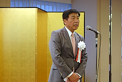 190722機械工具3 あいさつをする石川新会長