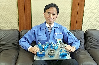180524top5 高能率化を目指した最新工場の構築にはロボットの活用が鍵となる。現場に安心と安全をもたらすロボットハンドは重要な役目を握る。