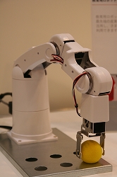 111127双葉電子2 この技術はデンソーの教育用ロボットにも採用されている