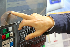 160209top6 タッチパネル採用で直感的な操作ができる