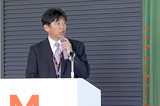 170515top8 説明する堀田 大口製作所 所長