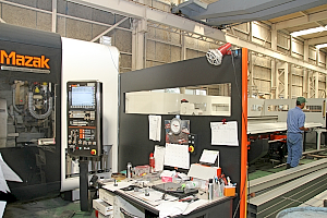 131006top8 最新マシンヤマザキマザック社製『3D FABRI GEAR 220 MkⅡ』で得意としている高速で素早い加工がさらにパワーアップした。