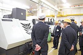 1131211top5 碌々産業の生産ラインを見学 徹底した温度管理がなされるエリア23内