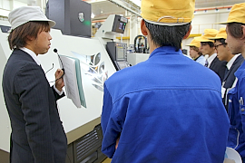 141231碌々産業4 工場見学の様子