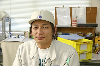 160606top10 コンマ数ミクロンの起状が分かるラップ職人の関さん。木村社長もその才能を見込んでいる。